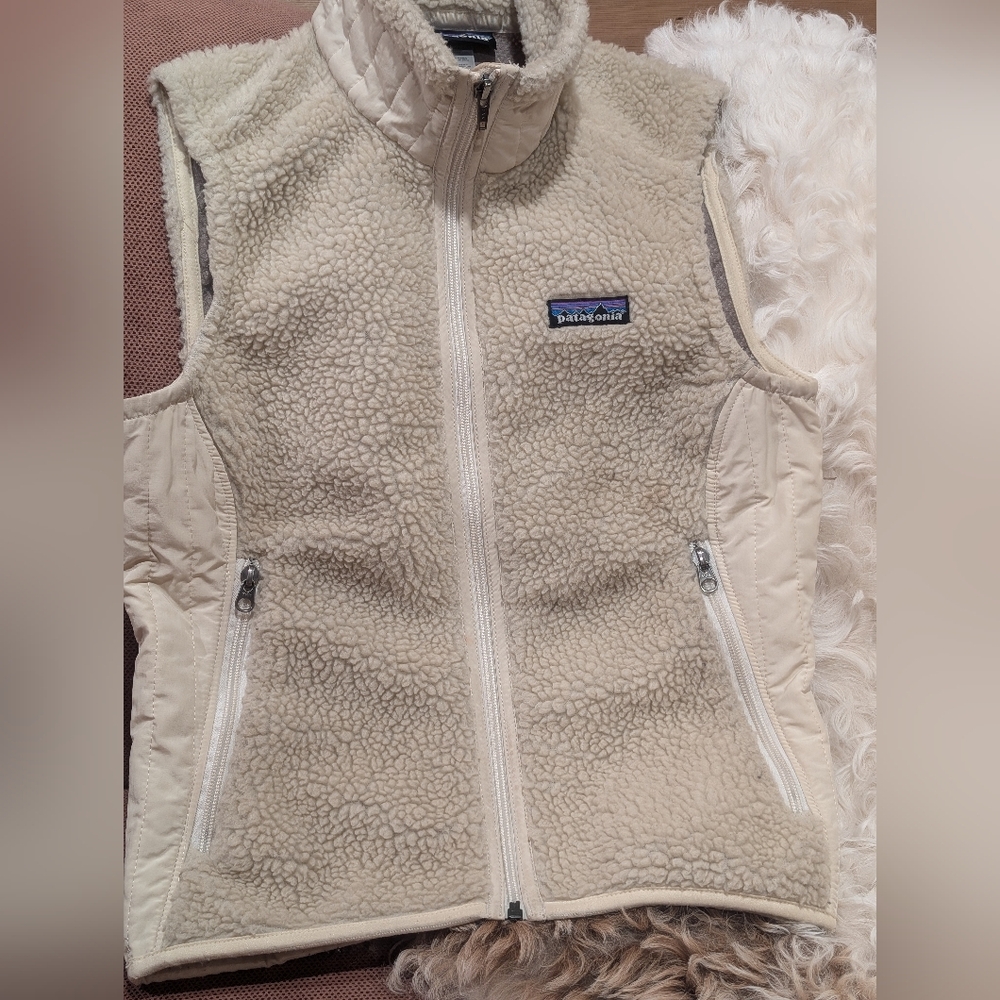 Patagonia Cream Fleece Vest - Picture 2 of 5
